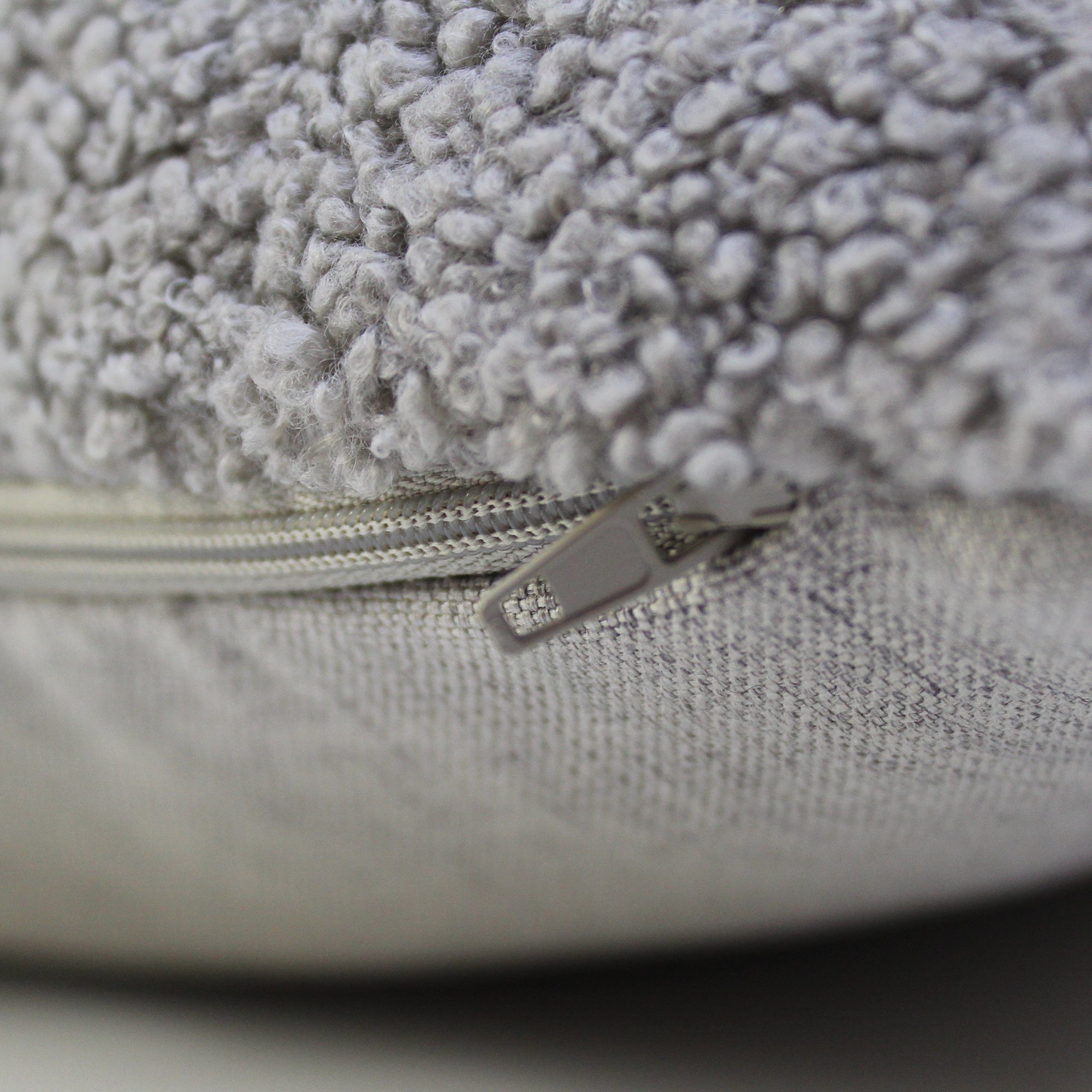 Kissenhülle 'Boucle' grau 45 x 45 cm