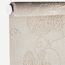 Beigefarbenes Rollo mit floralen Ornamenten