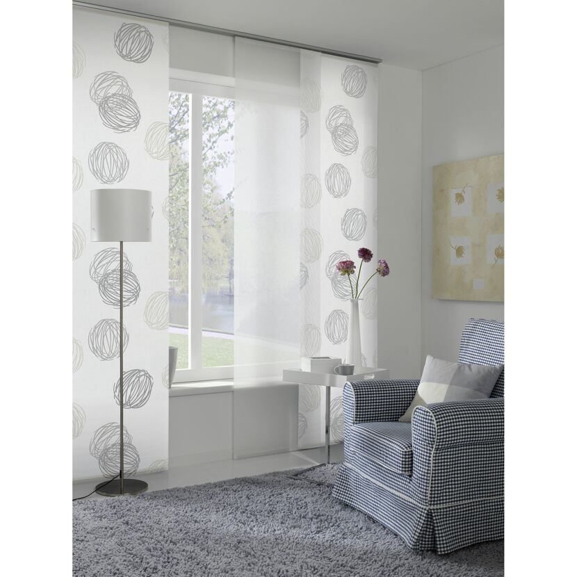 Wohnzimmer mit Flächenvorhang Knäuel, weiss/grau
