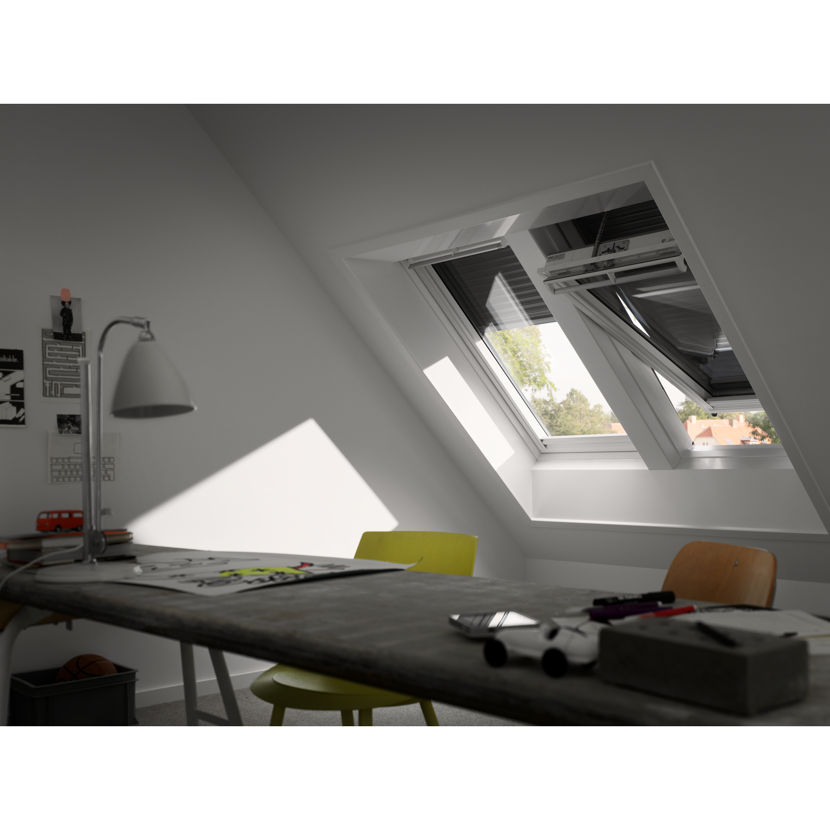Dachfenster mit Solar-Rollladen