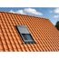 Dachfenster mit Solar-Rollladen in einem Ziegeldach