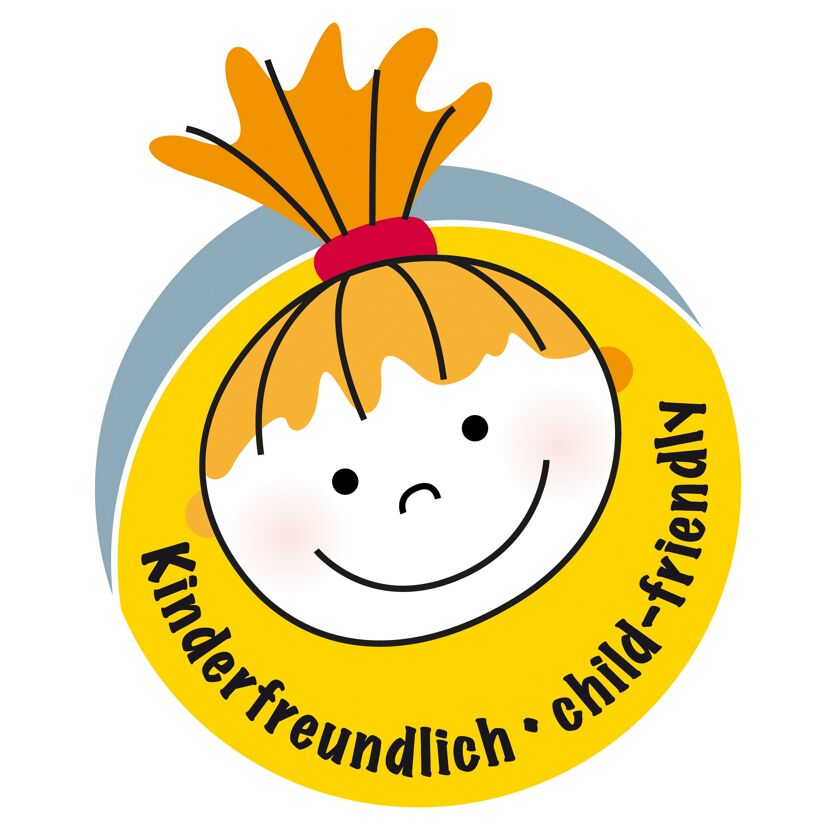 Kinderfreundliches Logo mit lächelndem Kind.