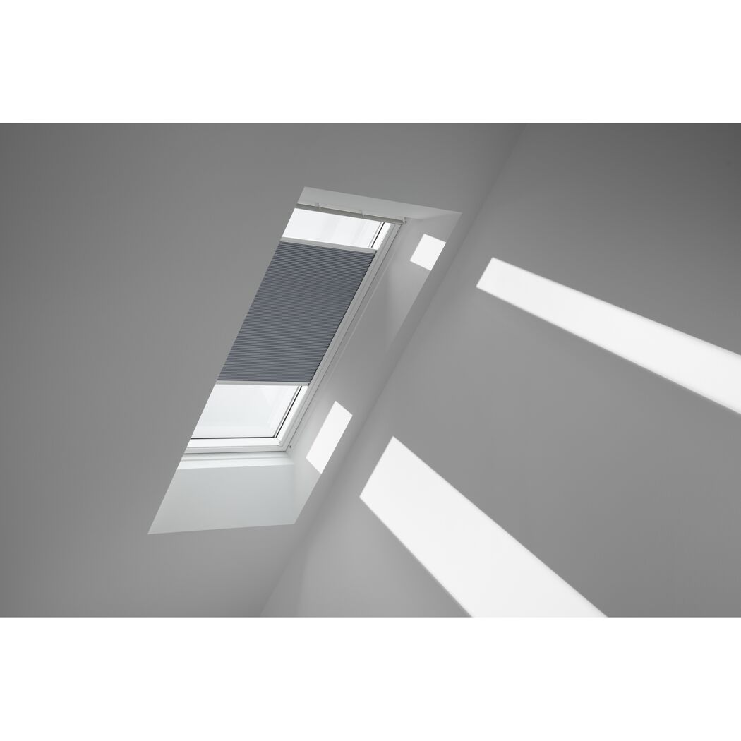 Dachfenster mit Wabenplissee