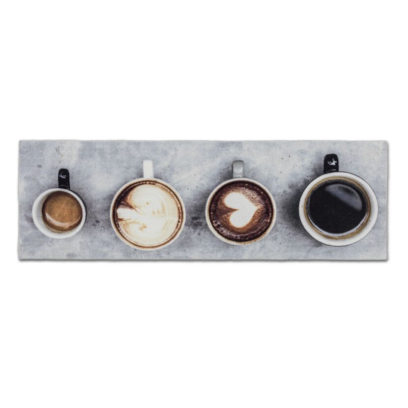 Vier Tassen Kaffee von oben fotografiert.