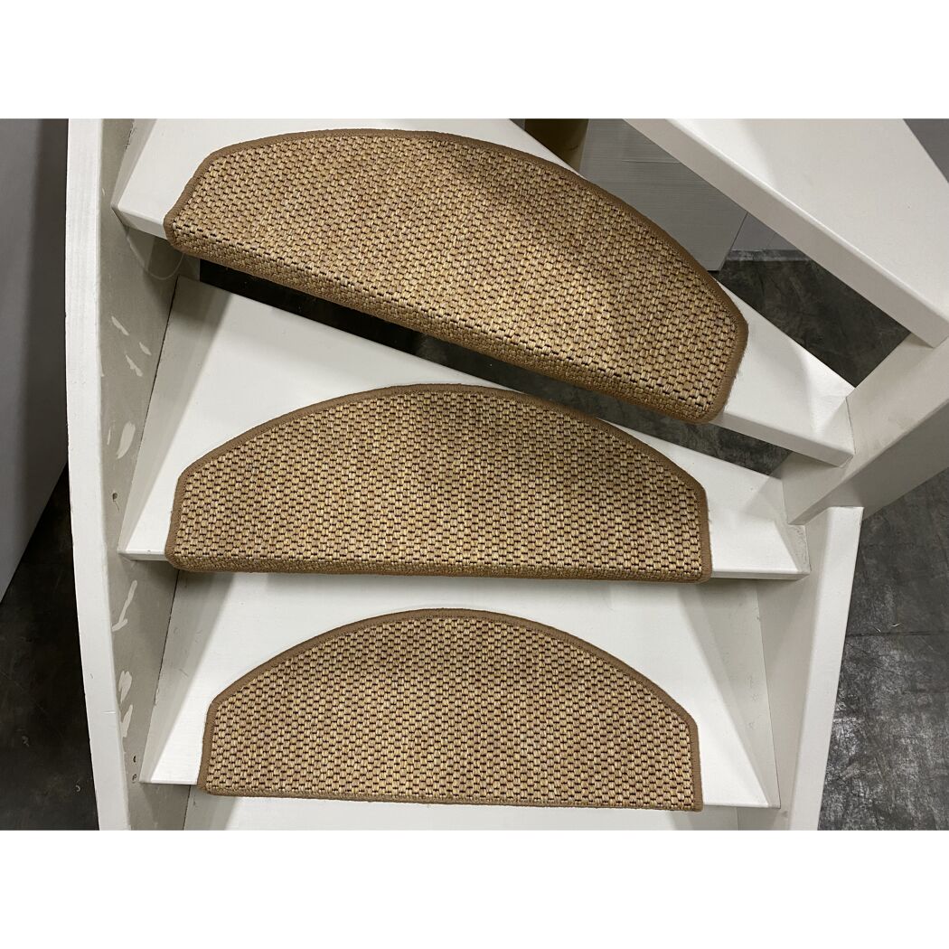 Stufenmatten Natura Farbe 3486 auf weißer Treppe
