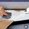 Person verlegt grauen Teppich mit Kleber und Spachtel.