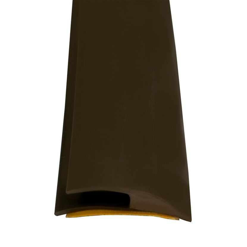 Braune PVC-Einkleidleiste