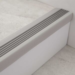 Treppenprofil 'TKNG A 40' aluminiumfarben 4 x 2,8 x 125 cm