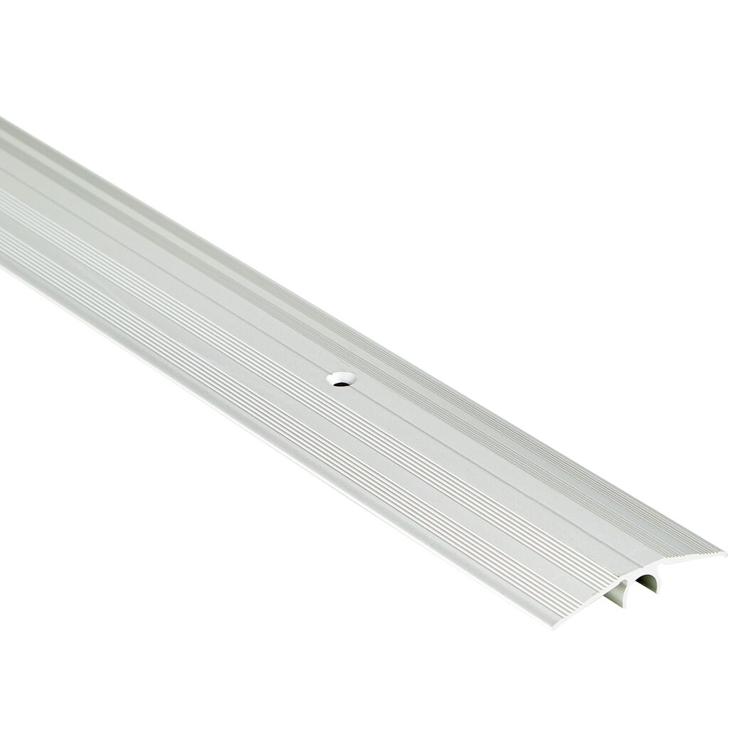 Metallisches Übergangsprofil in Silber.