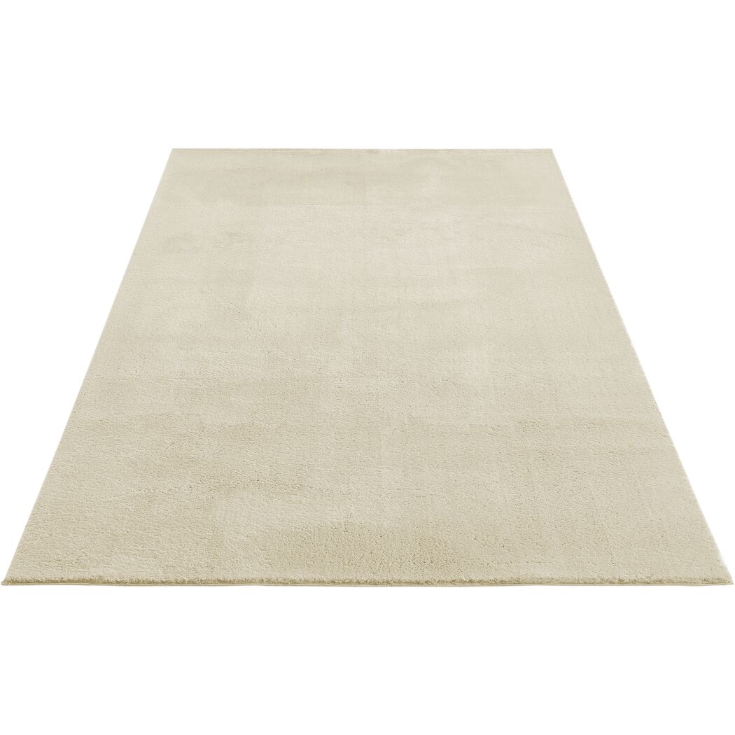 Cremefarbener Teppich