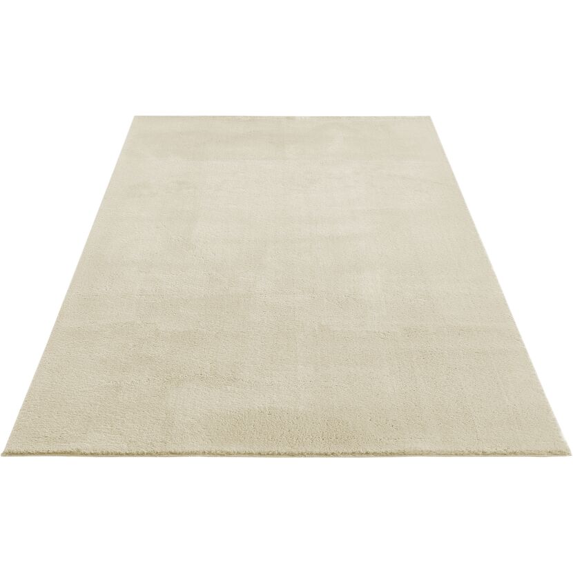 Cremefarbener Teppich