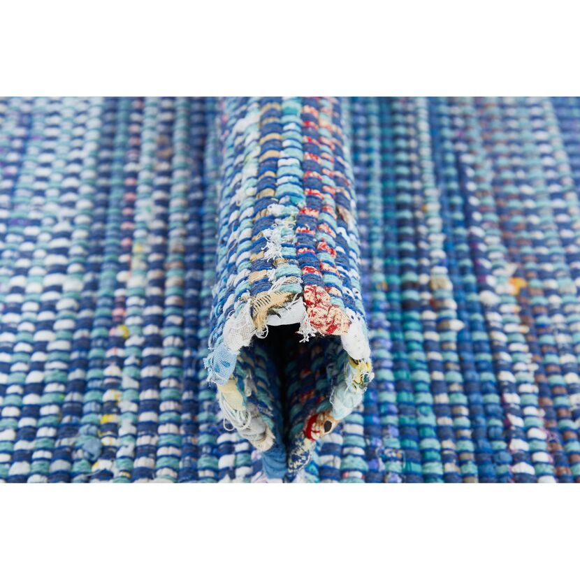 Blauer Flickenteppich Frida, aufgerollt