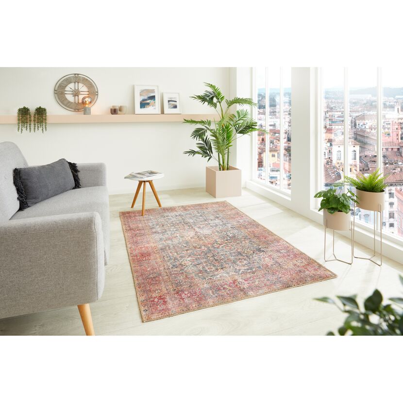 Roter Teppich im Wohnzimmer