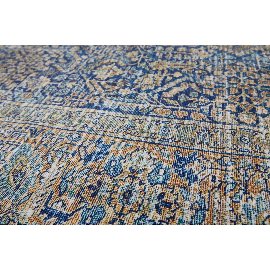 Blau-gelber Teppich in Nahaufnahme.