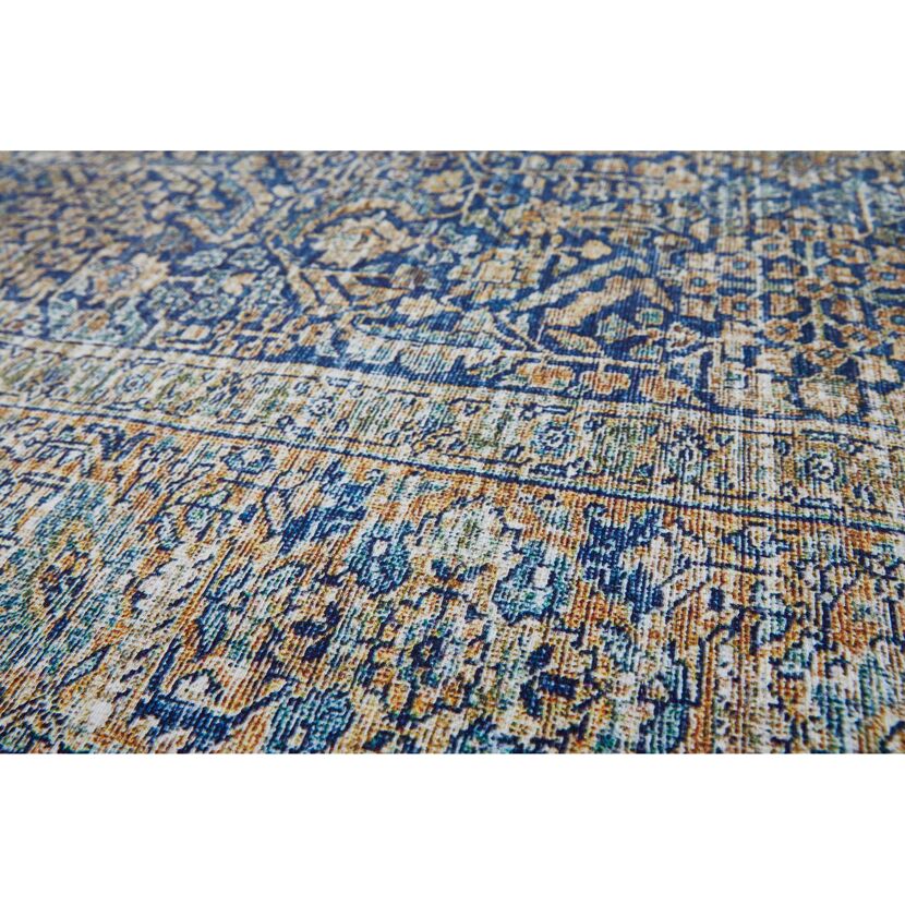 Blau-gelber Teppich in Nahaufnahme.