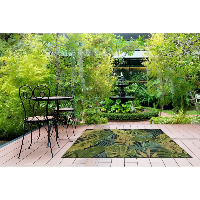 Grüner Blättermuster-Teppich auf Terrasse
