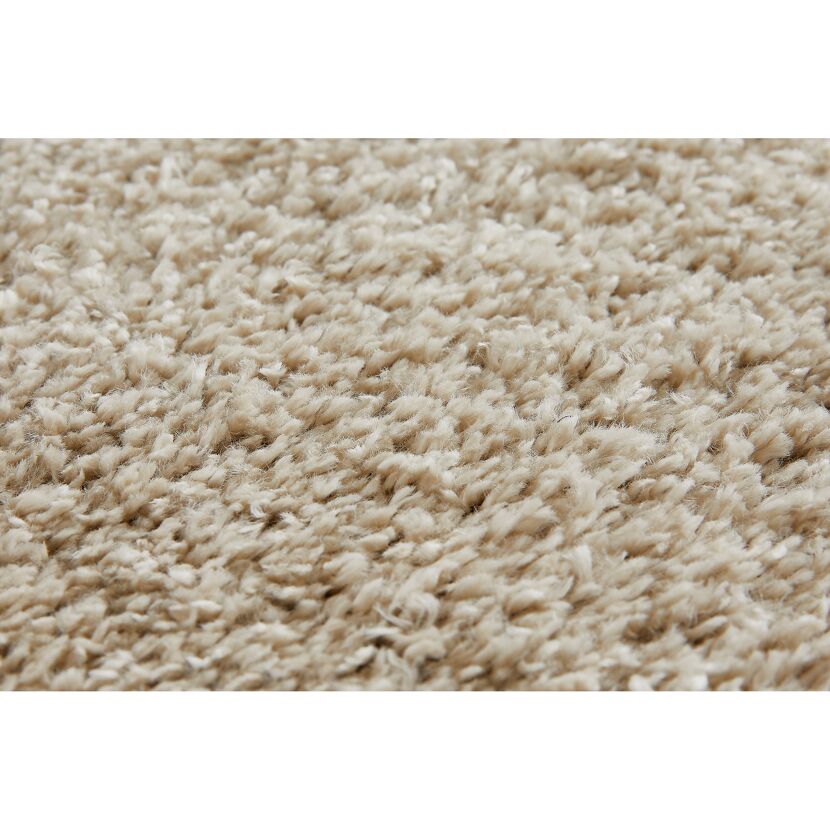 Beigefarbener Hochflor-Teppich Fen, Nahaufnahme