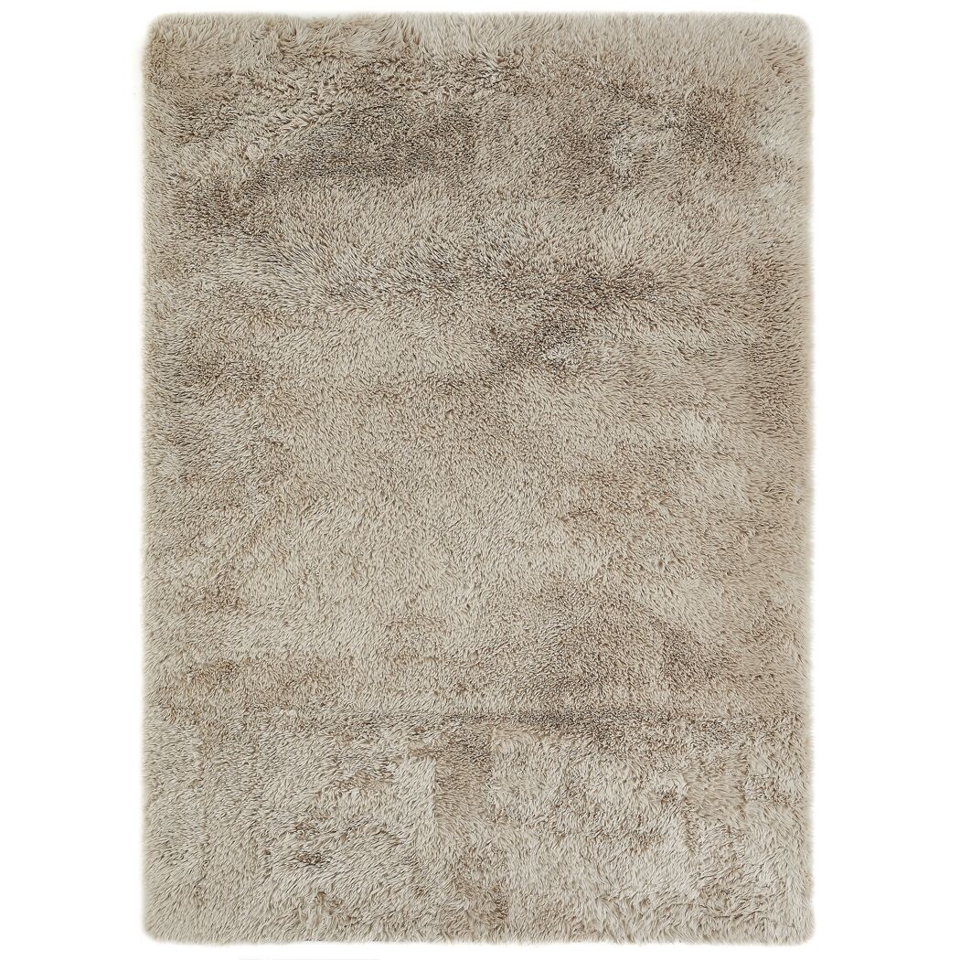 Heller, flauschiger Teppich