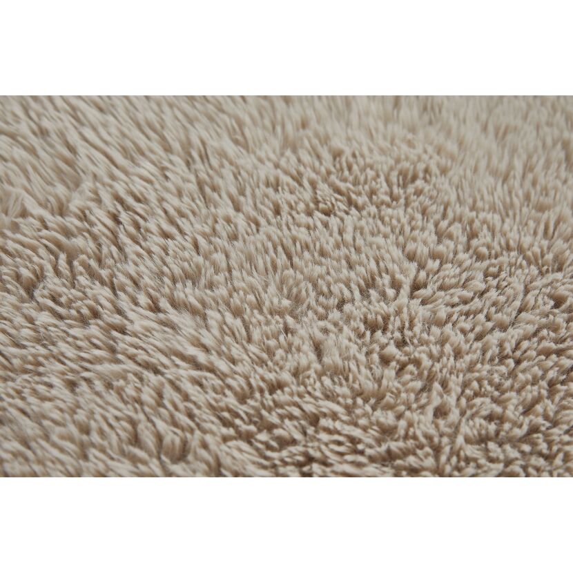 Beigefarbener Hochflor-Teppich