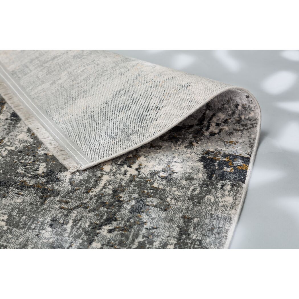 Grauer Teppich mit Muster