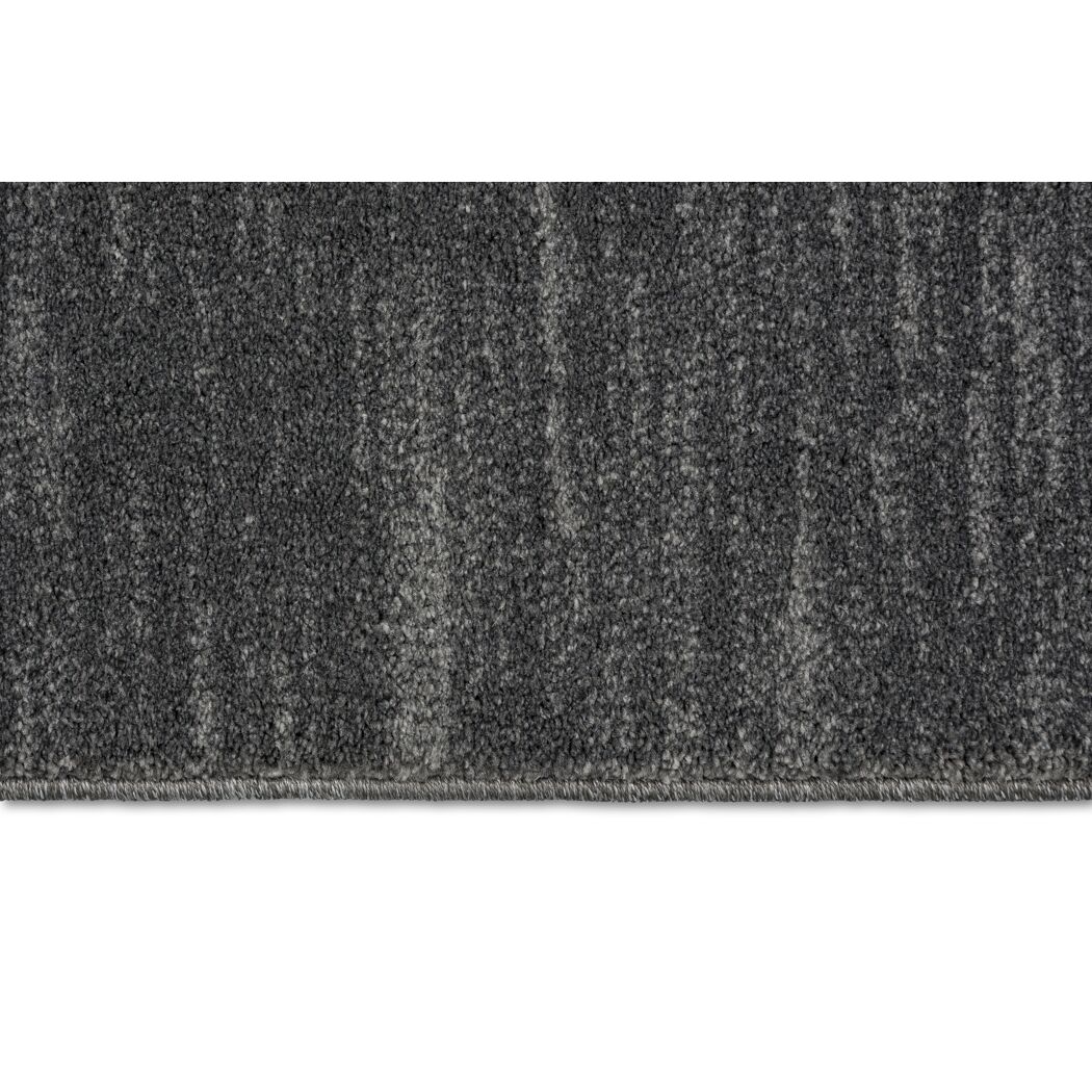 Grauer Teppich mit kurzen Fransen