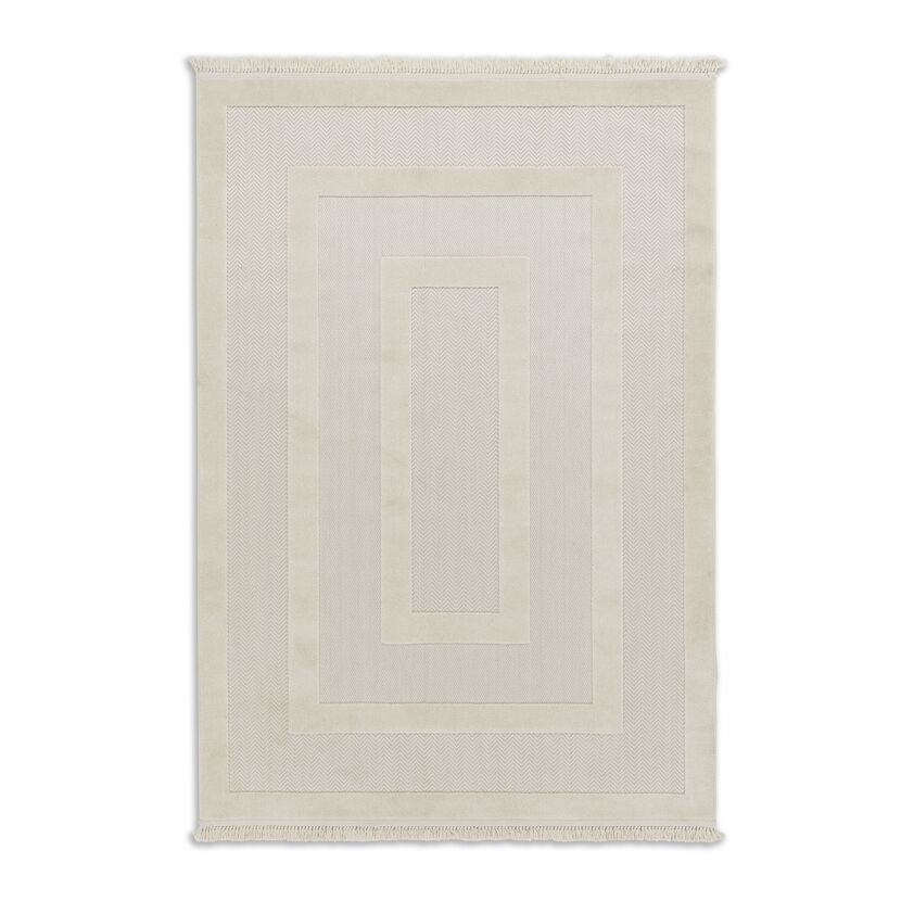 Beiger Teppich mit Fransen und geometrischem Muster.