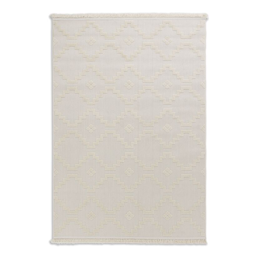Beiger Teppich mit geometrischem Muster und Fransen.