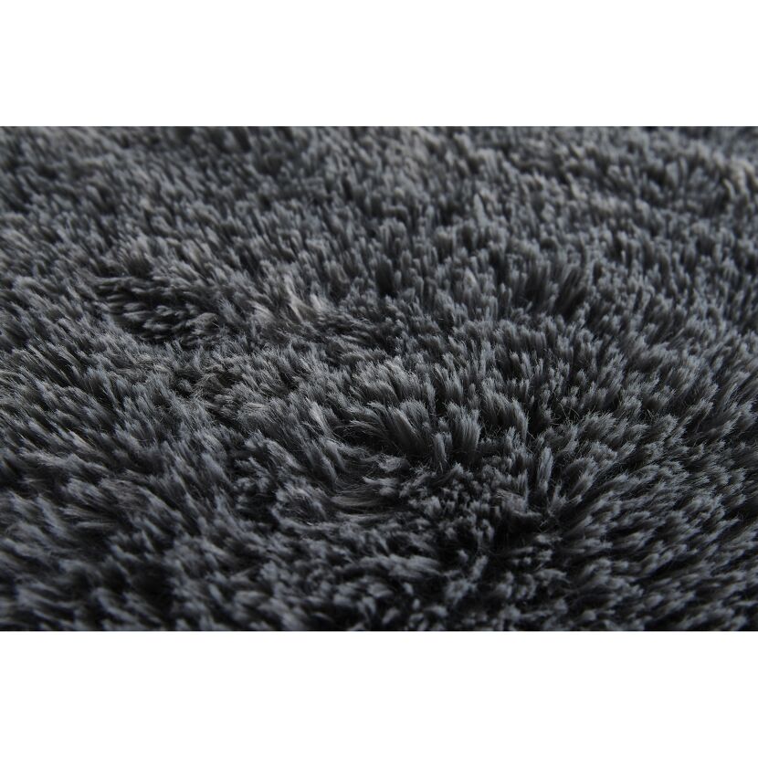 Anthrazitfarbener Hochflor-Teppich