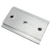 Metallischer Schienenverbinder mit Schrauben und Bohrung