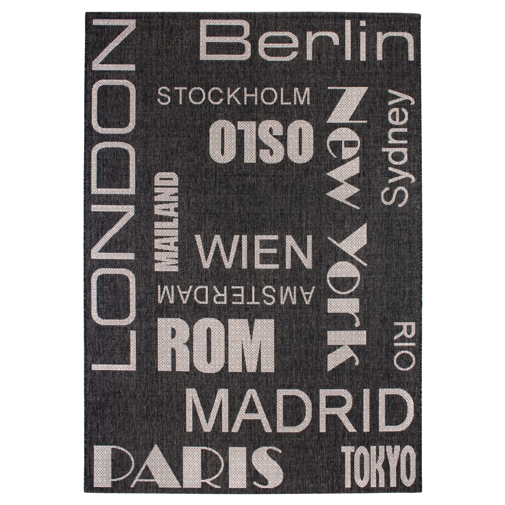 Schwarzer Teppich mit den Namen von Städten in hellgrau.