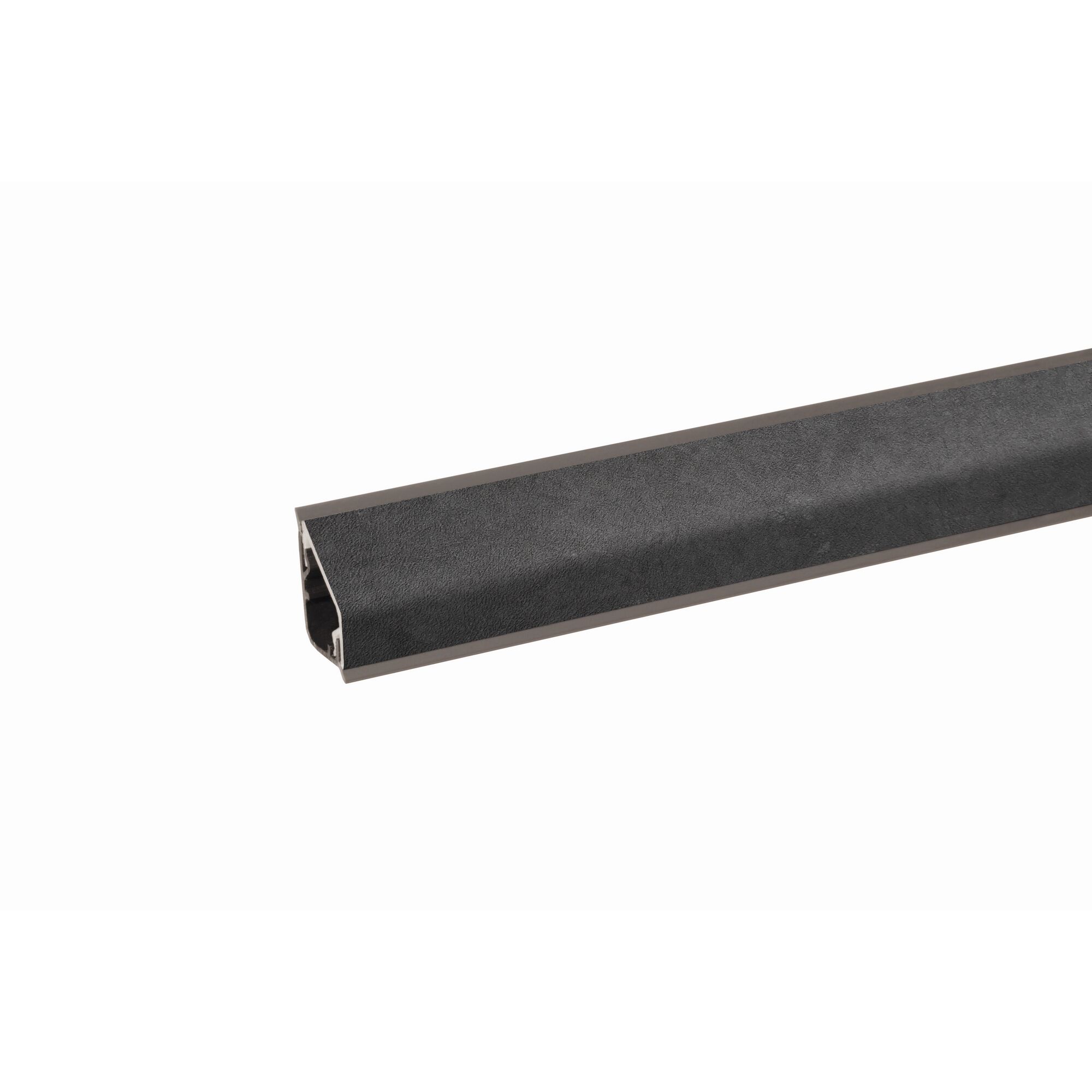 Graue Sockelleiste
