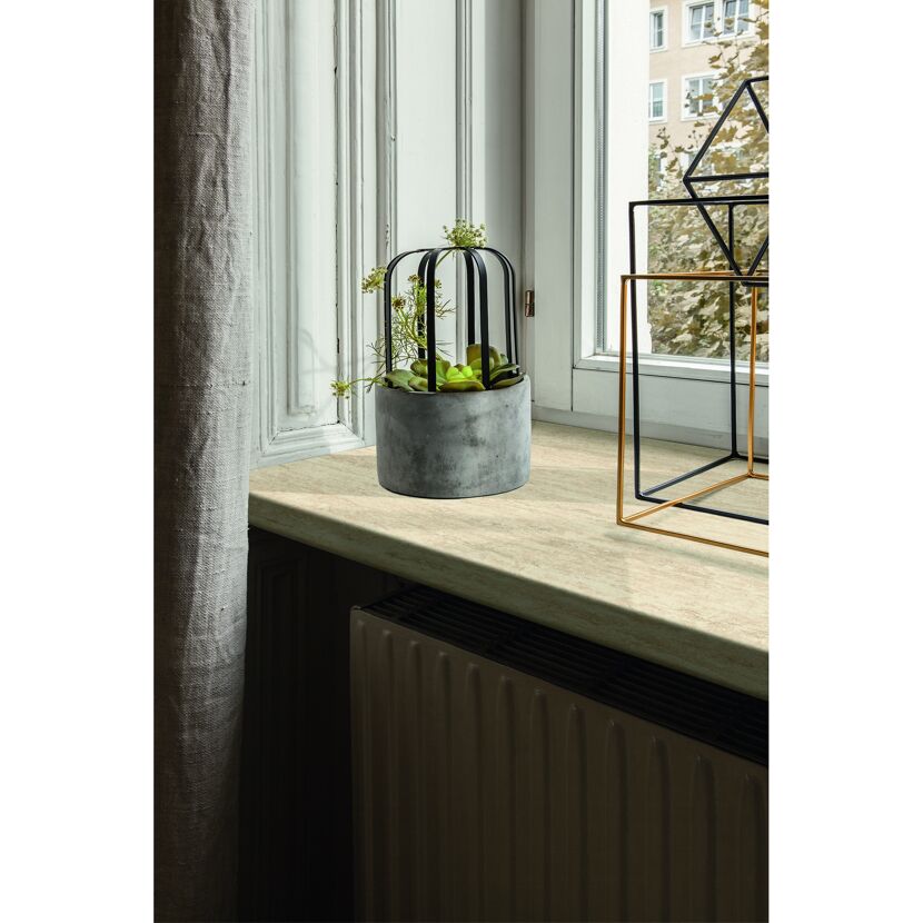Fensterbank Tibur mit Deko