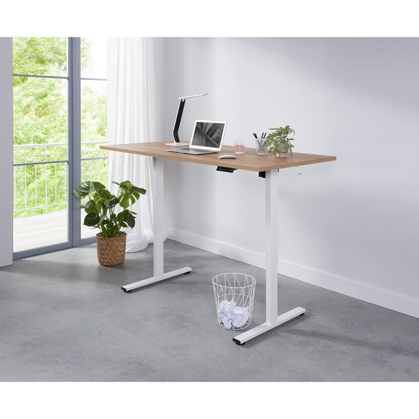Höhenverstellbarer Schreibtisch mit Laptop