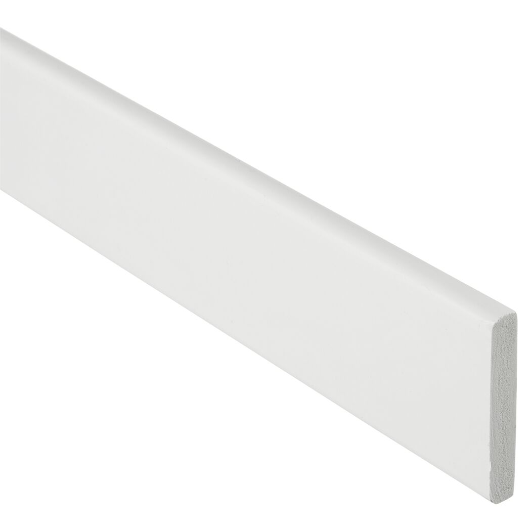 Weiße Wandleiste