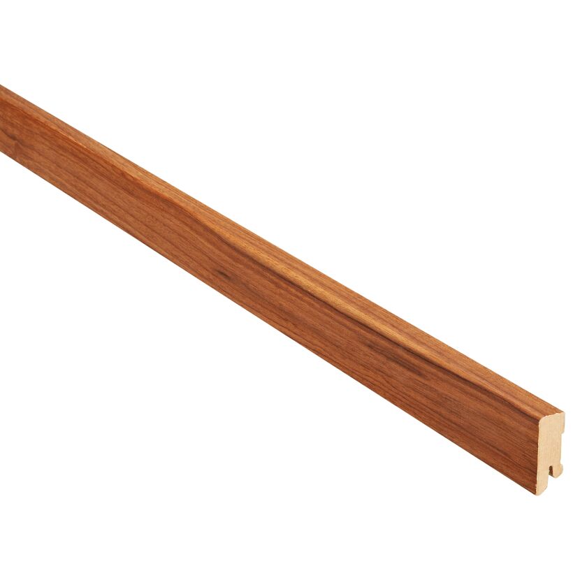 Nussbaumfarbene Sockelleiste