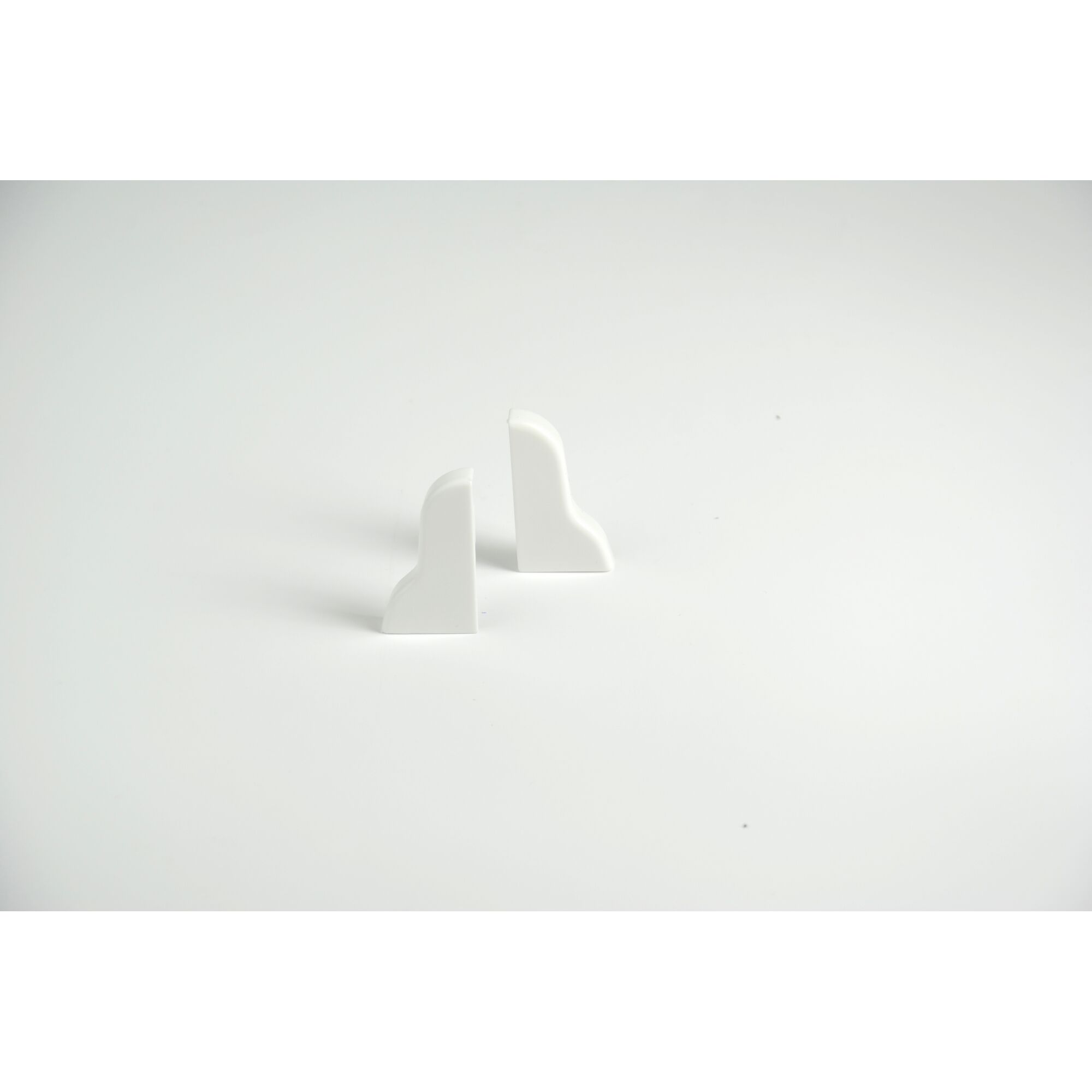 Zwei weiße Endstücke