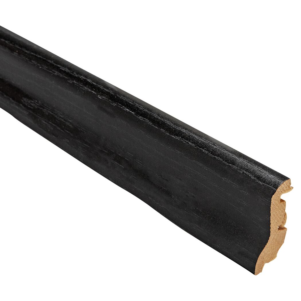 Schwarze Sockelleiste
