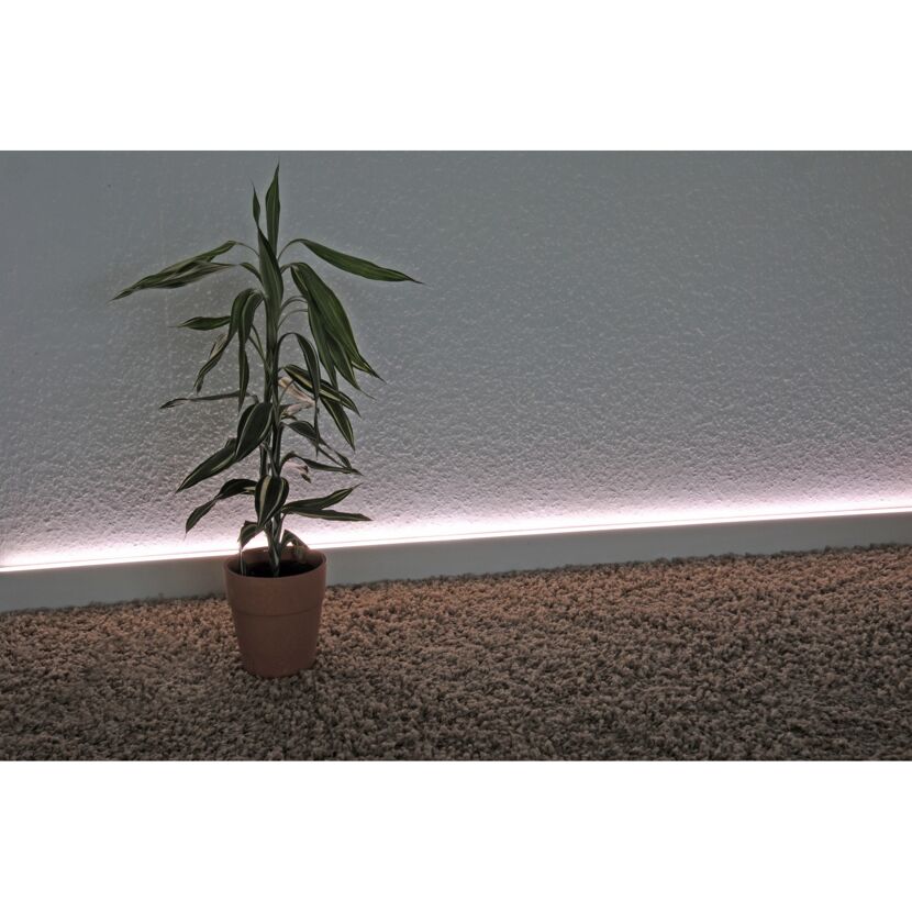 LED-Sockelleiste mit Diffuser Uni Weiß 2500 x 70 x 19 mm