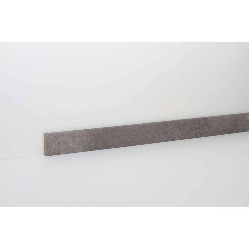 Zementestrich Sockelleiste in Taupe