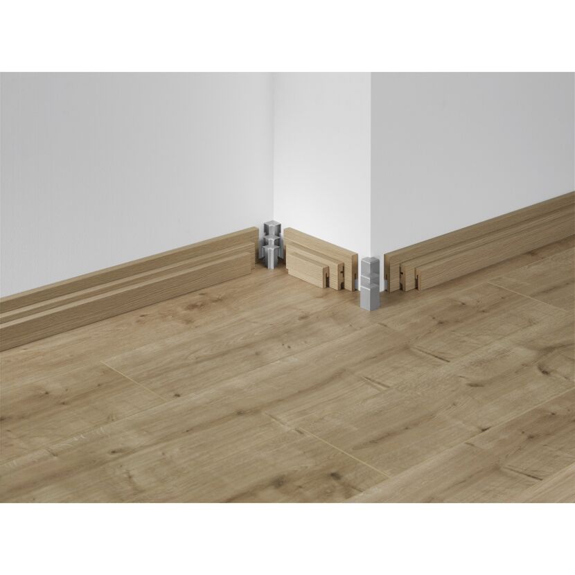 Holzfußleiste mit Außenecke