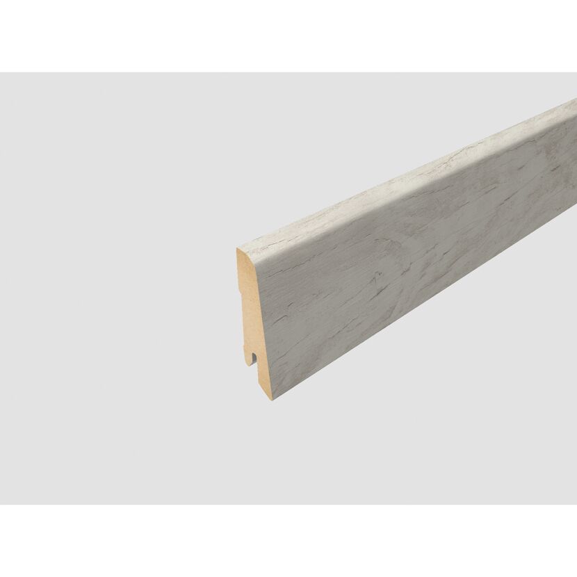 Weiße Holzleiste in Nahaufnahme.