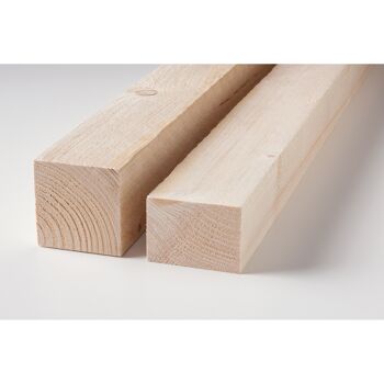 Zwei sägerauhe Holzrahmen