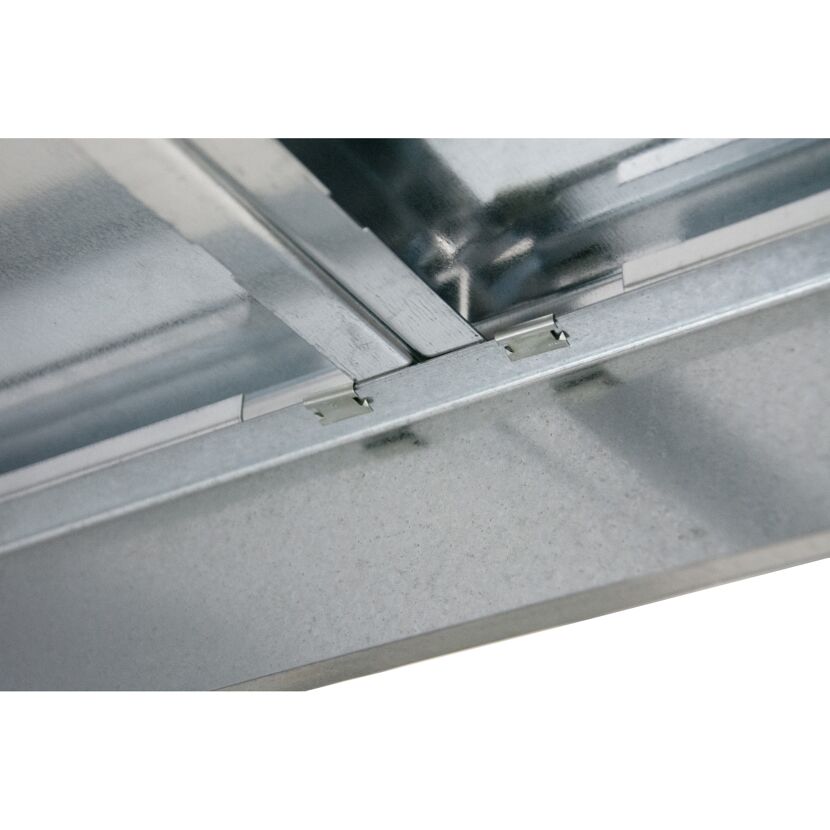 Metallträger mit Befestigungsclips