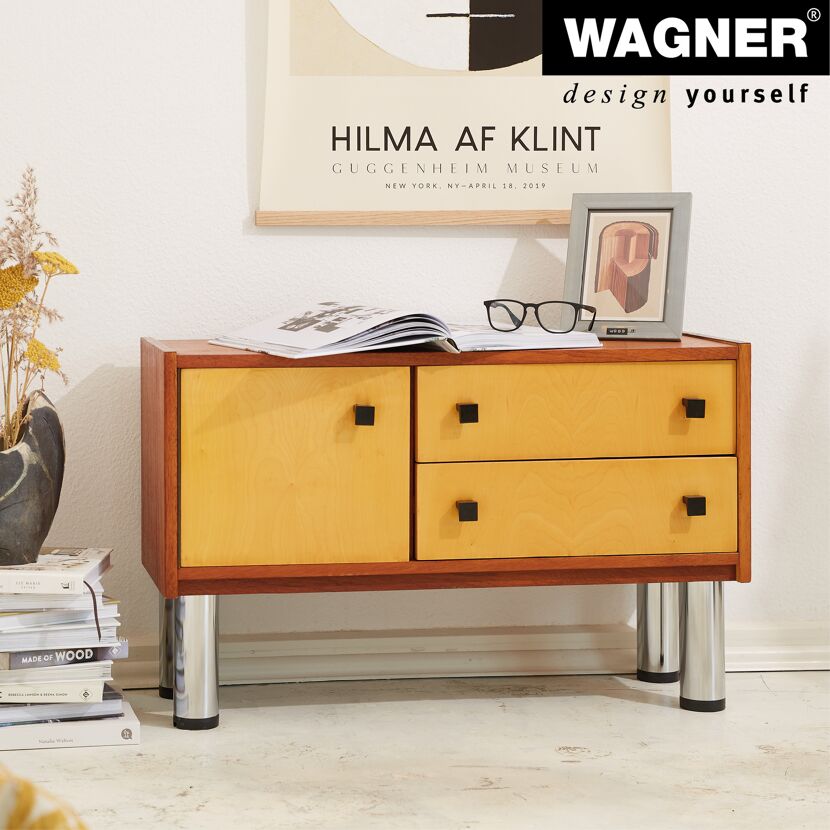 Gelber Wagner Design Yourself Kommodenschrank mit silbernen Beinen