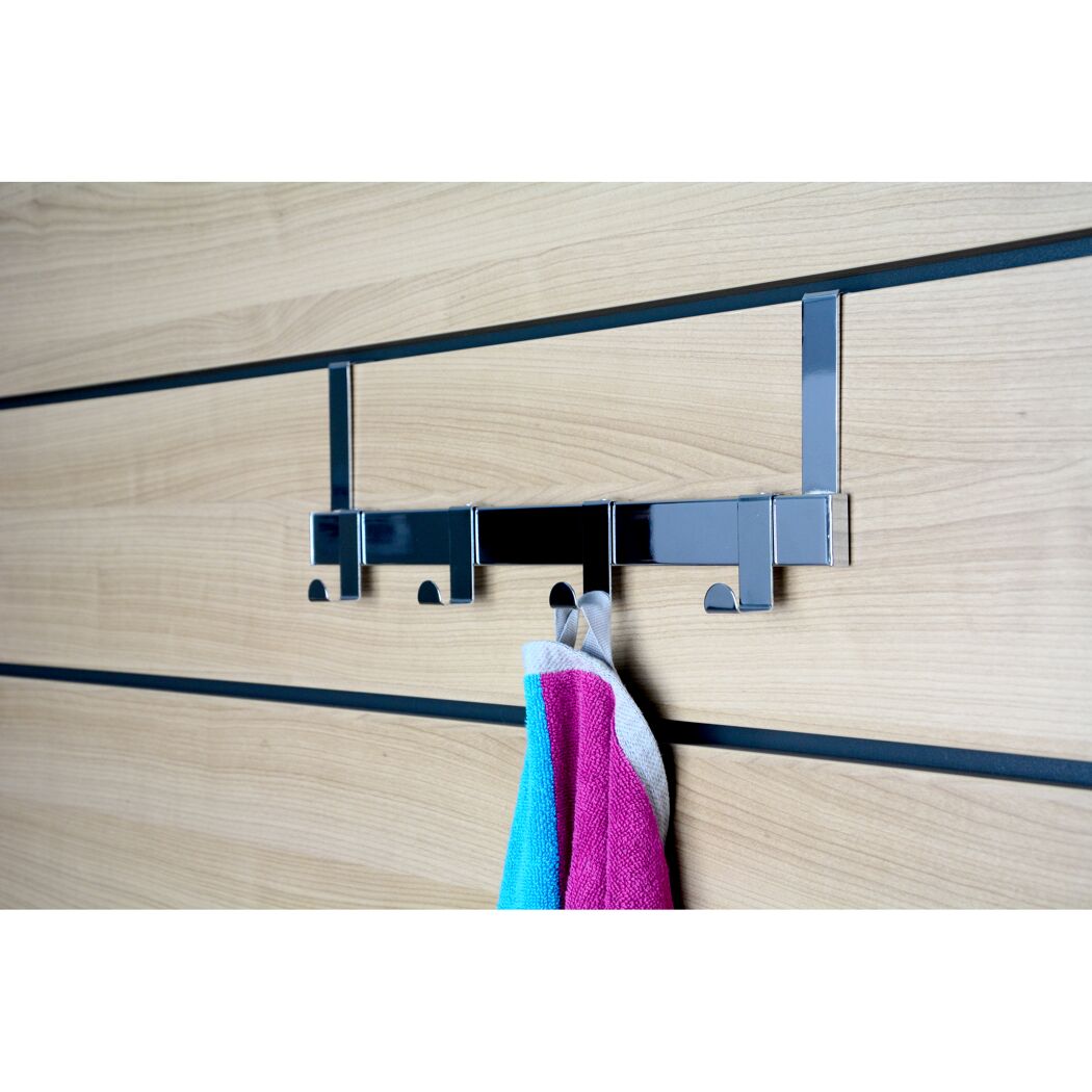 Türgarderobe mit Handtüchern