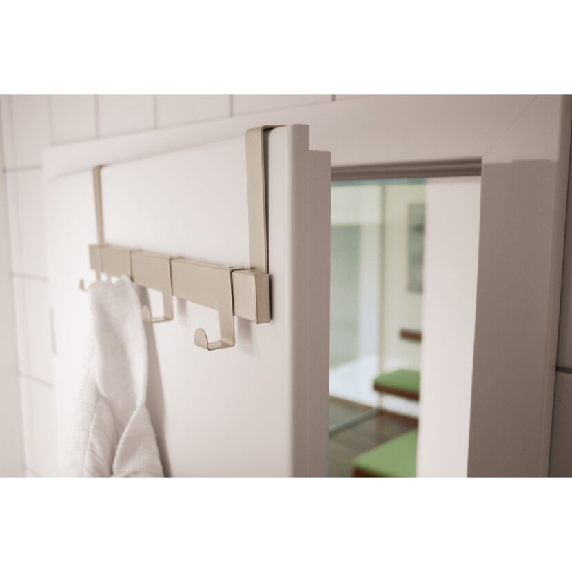 Über-Tür-Garderobe mit Handtuch