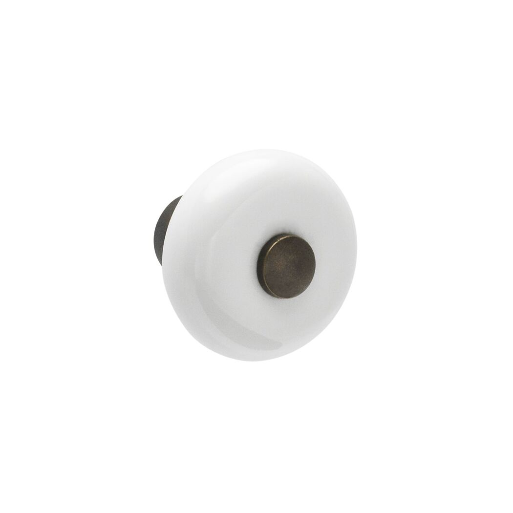Weißer runder Möbelknopf aus Keramik mit Metalleinsatz.