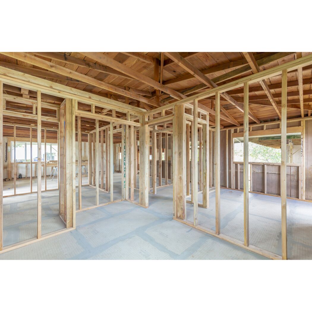 Rohbau eines Hauses mit Holzrahmen
