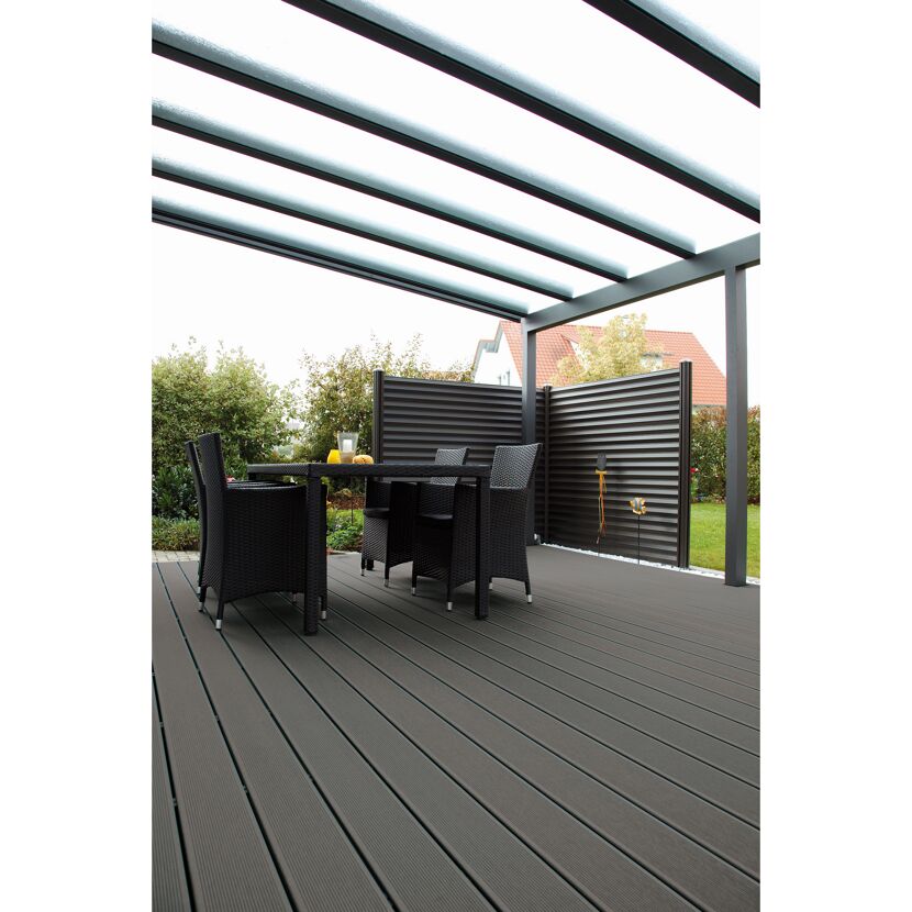 Überdachte Terrasse mit Essbereich