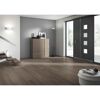Laminat in Holzoptik verlegt in einem Wohnzimmer.